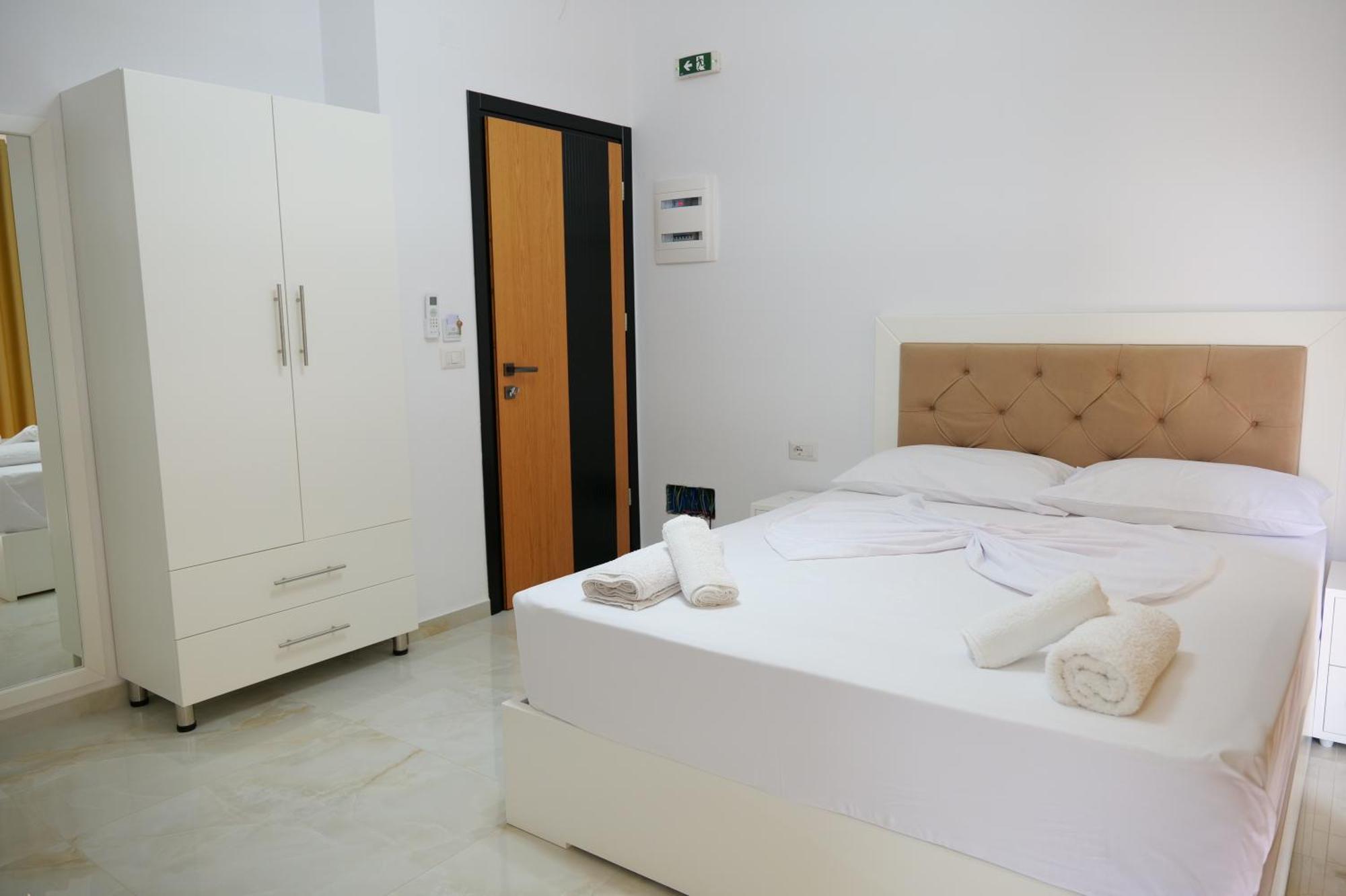 Hotel Zeka Εξαμίλιο Εξωτερικό φωτογραφία